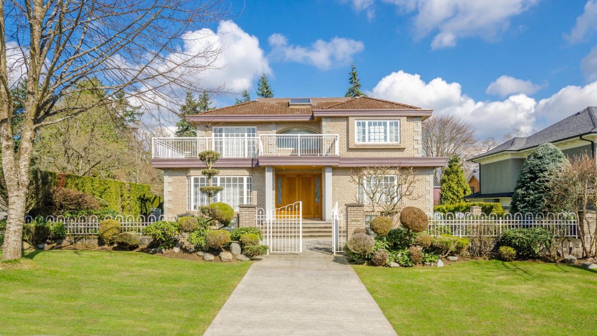 Houses in suburb with Spring Blossom in the north America. Luxury houses with nice white and pink coloured landscape.
